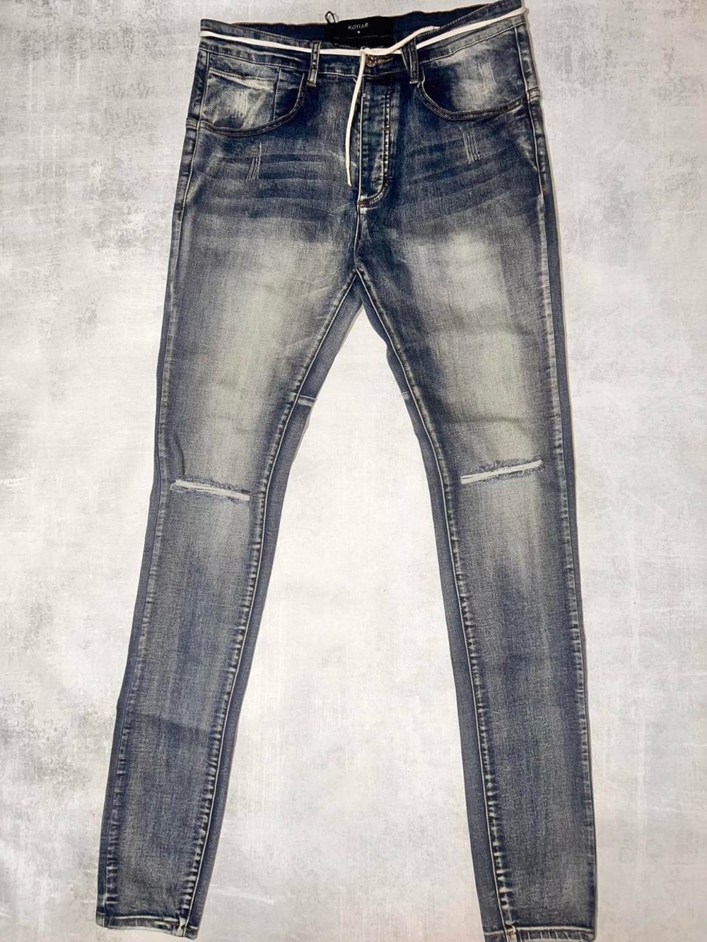 Kollar Denim Retail $98 Distressed with a stretch White Drawstring